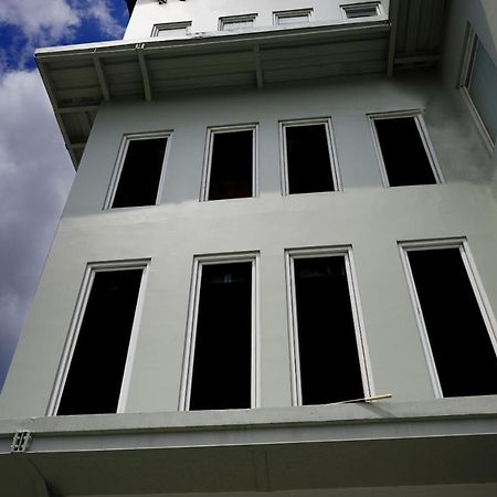 Urooms Senayan Джакарта Экстерьер фото